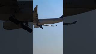 Saudi Arab airline Karachi airport landing#karachiinternationalairport #airline #travelvlog