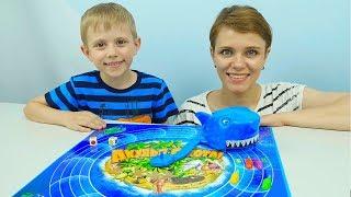 Игра АКУЛЬЯ ОХОТА для Детей - Даник и мама спасают рыбок! Kids Children