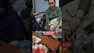 Kang bungkus harus lebih banyak, mami menang banyak lagi #shotrs #jahil #ketawangakak #comedy