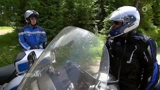 Unterwegs mit einem Biker mit der Lizenz zum Rasen Motorrad Polizei Autobahn