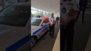 Nová policejní BMW 540i xDrive Touring | procházka