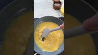 Silky Scrambled Eggs - GreenPan