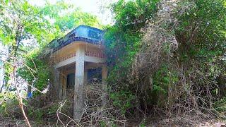 Many needles were discovered in a house abandoned for 30 years