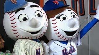 ARI@NYM: Mr. and Mrs. Met caught on the Kiss Cam