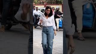 Kareena Kapoor Papped In Town #shorts #ytshort #bollywood #viral #kareena