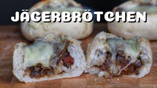 JÄGERBRÖTCHEN vom GRILL - GEFÜLLTES BRÖTCHEN mit JÄGERSAUCE und BAUCHSPECK - BBQ-Video - 0815BBQ