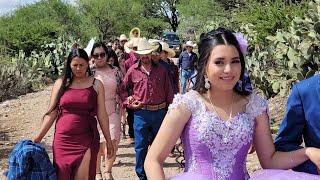 QUINCEAÑERA BIEN ORGULLOSA POR EL RANCHO DE SUS PADRES