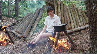 Building survival shelter, Bushcraft Secret Hut, Bushwalking in the forest, Cooking instant noodles