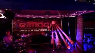 Fastest didgeridoo player - EMDEE LIVE FROM DARWIN & aboriginal dancers - Fast drum'n'bass music