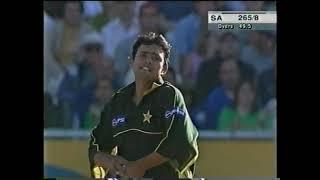 PAKISTANI SAQLAIN MUSHTAQ BOWLING DOOSRA TO SOUTH AFRICAN ANDREW HALL