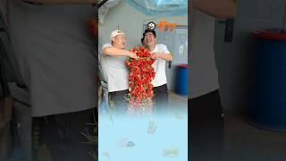 3 khứa thôi mà quét sạch vườn dâu nhà người ta 