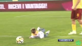 El VAR expulsa a Perotti por patada a su hijo.