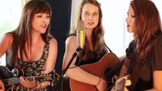 Della Mae plays Jamie Dear