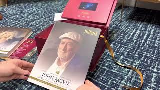 UNBOXING CATALOGUE JULIENS AUCTIONS FLEETWOOD MAC: PROPERTY FROM CHRISTINE JOHN MCVIE MICK FLEETWOOD