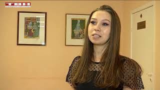 В детской школе искусств № 55 начала работу выставка "Весна. Цветы".