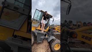 The girl got the JCB stuck inside the pit ?