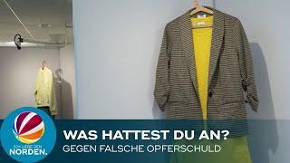 Ausstellung "Was hattest du an?" zu sexualisierter Gewalt und gegen falsche Opferschuld