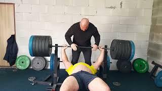 benchpress 260KG x 6 reps