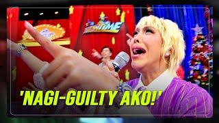 'After 15 years!' Vice Ganda finally captures fly in chaotic 'Showtime' moment | ABS-CBN News