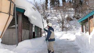 屋根雪を耕してます。屋根雪落とし