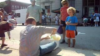 Pseudobureaucrat Calls Police on Free Lemonade Stand