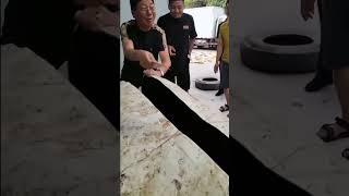 北京大哥自称“黄金瞳”倾家荡产凑够1200万买下原石，一刀切开#缅甸翡翠 #翡翠 #翡翠手鐲 #翡翠原石 #翡翠直播 #綠a翡翠 #缅甸翡翠 #缅甸天然a货翡翠 #翡翠代购 #翡翠代購