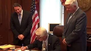 Buzz video: Crist signs gambling compact