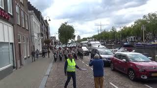 Maastrichtse Verkennersband in Vlaardingen tijdens streetparade