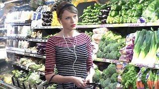 Exhausted Taylor Swift Sporting Serious Eye Bags At The Grocery Store [2014]