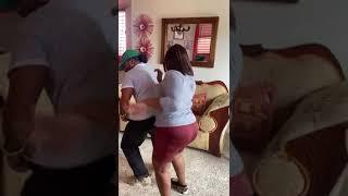 Bailando merengue con My hijo así se baila merengue