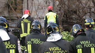 Palermo: Crollo edificio, l'intervento dei vigili del fuoco con nucleo cinofili