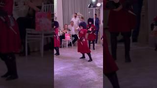 Красиво зажгли лезгинку на свадьбе  #dance #kavkaz #lezginka #дети #лезгинка #танцы #кавказ