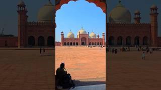 The beauty and peace in Badshahi Mosque & Shalimar bagh duo | Virtual Walk 4k #viralvideo #pakistan