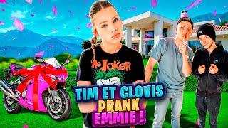 TIM ET CLOVIS PRANK EMMIE À MOTO !