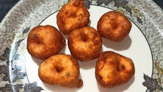 Crispy vada | medu vada | urad dal vada | ಉದ್ದಿನ ವಡೆ | The Food Developer