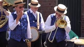 Dixieland CrackerJacks play "Tin Roof Blues"