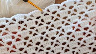 What a perfect crochet baby blanket for beginners