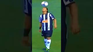 Freestyle Ronaldinho #footballl #footballshorts #footballskills #football #fifa #shorts