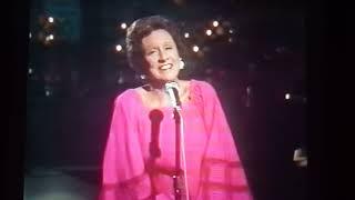 Jean Stapleton performs "Something Lovely" on The Dinah Shore Show (1978)