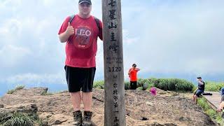 Hiking Taipei's Biggest Mountain (Qixing Shan) | Yangmingshan National Park | 爬台北第一高山 七星山 陽明山