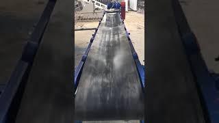 Желобчатый ленточный конвейер на гладкой ленте