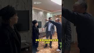 大爷黄昏恋同时交往三人，分别P取财产供自己挥霍，李老师上门协商解决《捍卫法律尊严·维护百姓权益》 #欠钱不还 #法律咨询 #法律服务