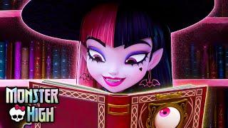 Draculaura's Shocking Shape Shifting Spell Fail  | Monster High