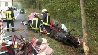 Zwei Tote bei schwerem Unfall.mpg