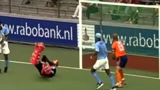 An amazing field hockey drag flick from 2003 by Jugraj Singh: Dodging the first runner!