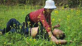 While harvesting apples to sell, on the way home he suddenly met his wife