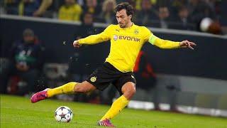 Mats Hummels Plays Quarterback