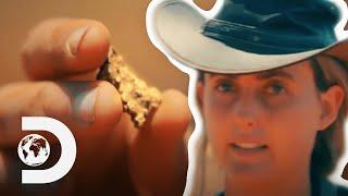 "That's Unreal" Tyler Finds A Chunk Of Gold In The Australian Desert! | Gold Rush: Parker's Trail