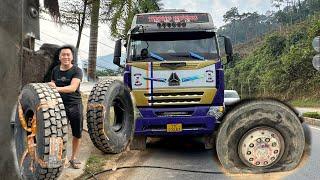 Go 100 km to change tire for 4-legged howo truck, tire exploded on the road