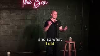 Comedian battles hecklers about going bald